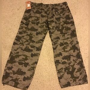 CLASSIC VOGUE MENS 44x32 CAMOUFLAGE CARGO PANTS NWT TIE BOTTOMS ADJ ARMY GREEN